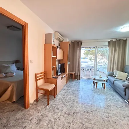 Sea Views Дения